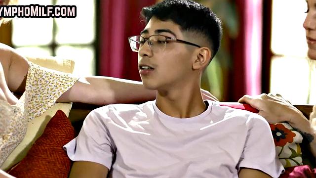 Big titted MILF enjoys 3way fucking in doggystyle