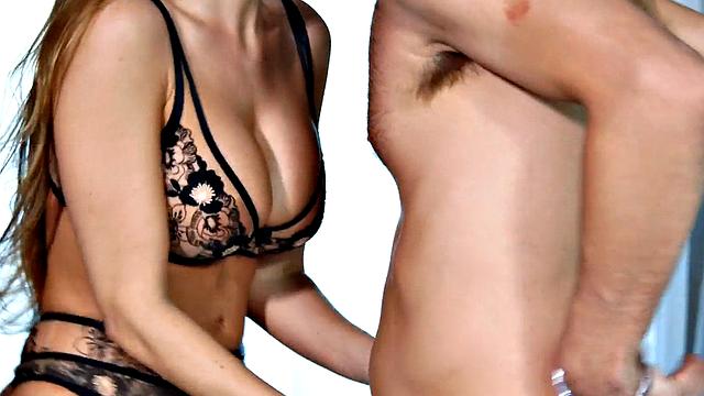 Hairymuff model banged by photographer after a blowjob