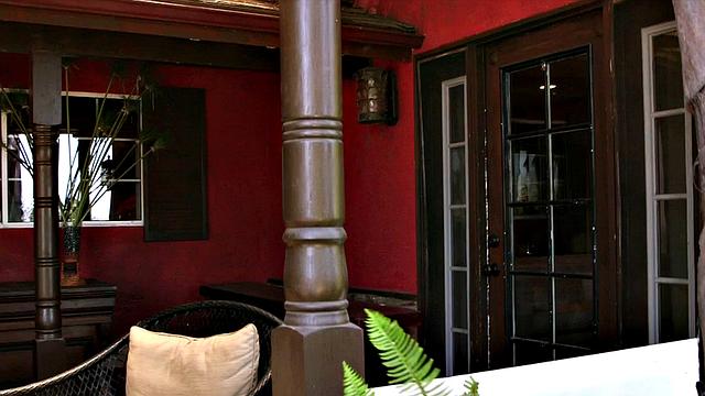 Well, This Is One Way to Sell a House