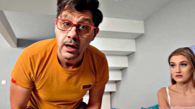 HUNT4K. Cash gives lucky guy access to pussy of buddy's girlfriend