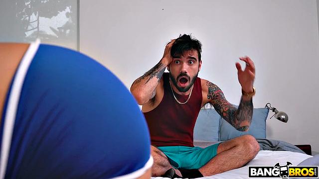 Настойчивая Willow Ryder привязывает Nade Nasty и заставляет обожать свою задницу, пока он не сдается и не трахается с ней по полной программе.