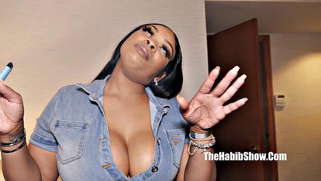 bellatrice катается на ббс king kreme, показывая свои формы