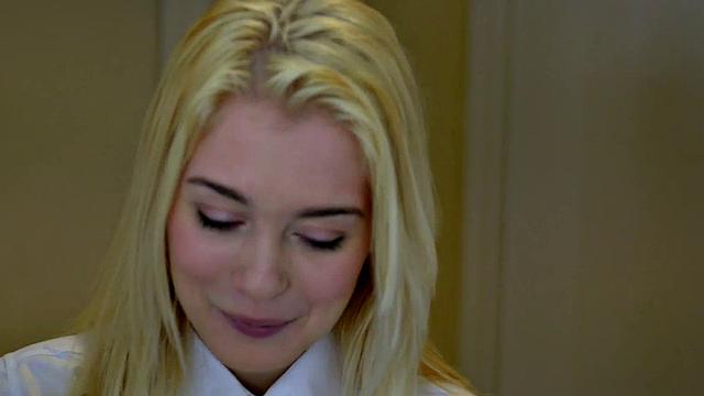 jizzy perks устраивает глубокий минет и ловит сперму на лицо