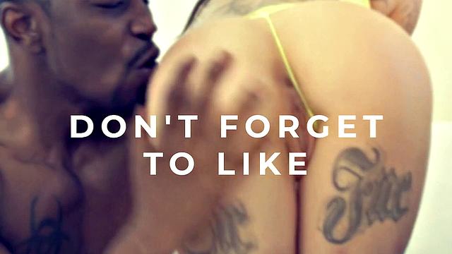 блондинка milf-кандидатка трахается с двумя черными парнями