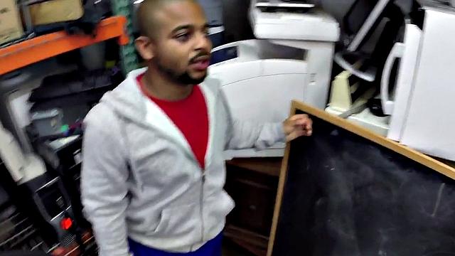 Pawn gay black stud sucks white in meeting room