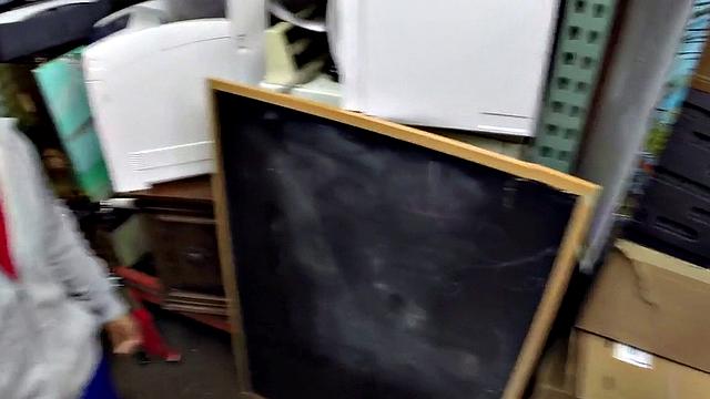 Pawn gay black stud sucks white in meeting room