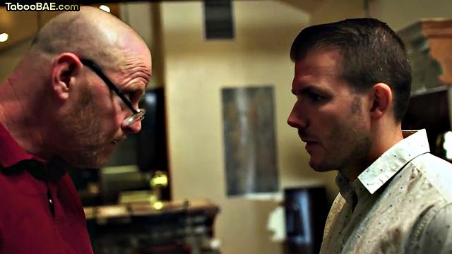 Блондинка с аппетитной жопой не может устоять перед отчимом, киска в разнос