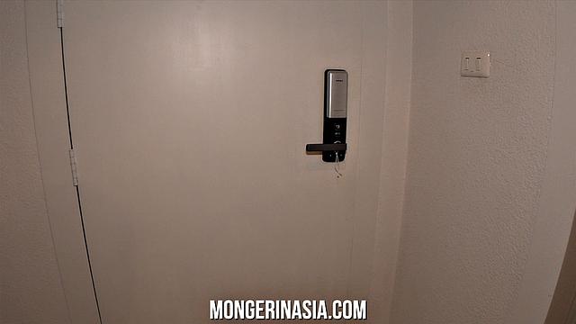 Half-Thai Teen Wants to be a Foreigner's Bangmaid