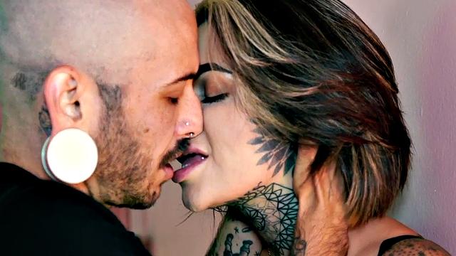 Inked girlfriend licking trans before strapon sex