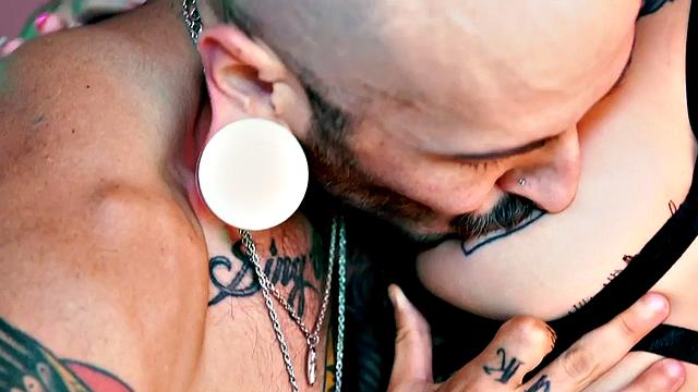 Inked girlfriend licking trans before strapon sex