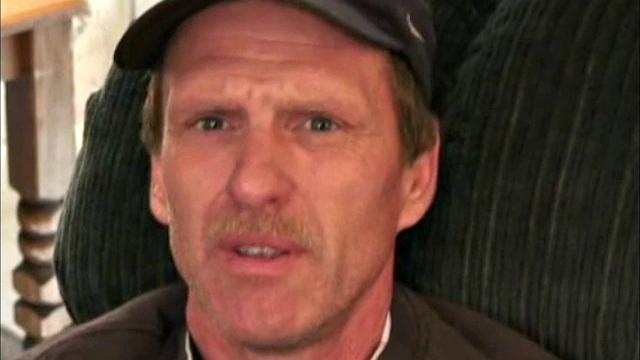 I love men like Ed. Incredibly masculine, this 43 year old guy is a mechanic and construction worker, who leads a secret life. As it turns out, when he was on a chain gang, Ed got his dikc sucked by another man, and he was hooked.