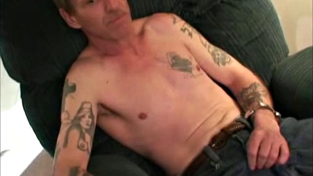 I love men like Ed. Incredibly masculine, this 43 year old guy is a mechanic and construction worker, who leads a secret life. As it turns out, when he was on a chain gang, Ed got his dikc sucked by another man, and he was hooked.