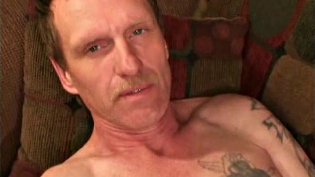 I love men like Ed. Incredibly masculine, this 43 year old guy is a mechanic and construction worker, who leads a secret life. As it turns out, when he was on a chain gang, Ed got his dikc sucked by another man, and he was hooked.