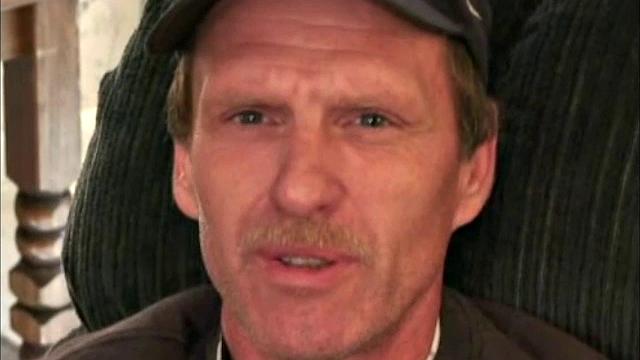 I love men like Ed. Incredibly masculine, this 43 year old guy is a mechanic and construction worker, who leads a secret life. As it turns out, when he was on a chain gang, Ed got his dikc sucked by another man, and he was hooked.