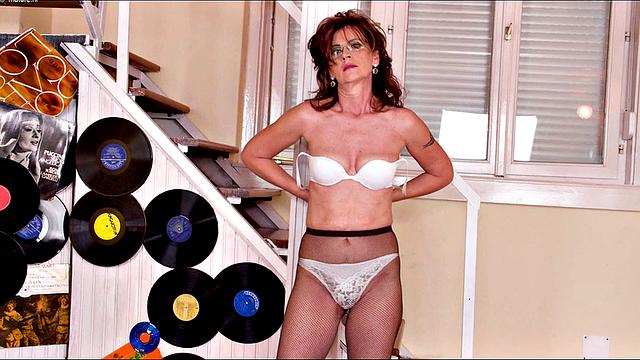 жена стала мокрее, чем пол после мойки