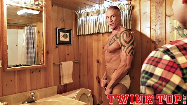 AUSTIN YOUNG Chapter 5 - Newbie