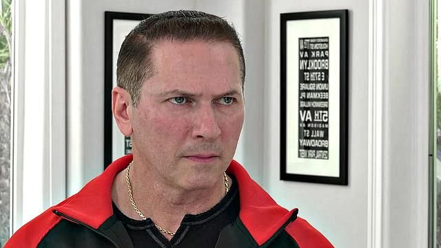 Морган Ли закрывает мужу рот, пока трахается с Джоном Стронгом прямо перед ним