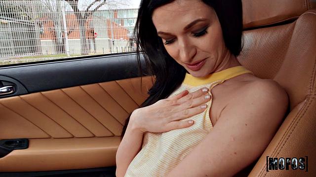 Pussy Stranded In The Wind