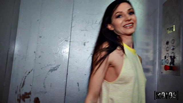 Pussy Stranded In The Wind