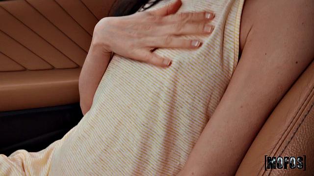 Pussy Stranded In The Wind