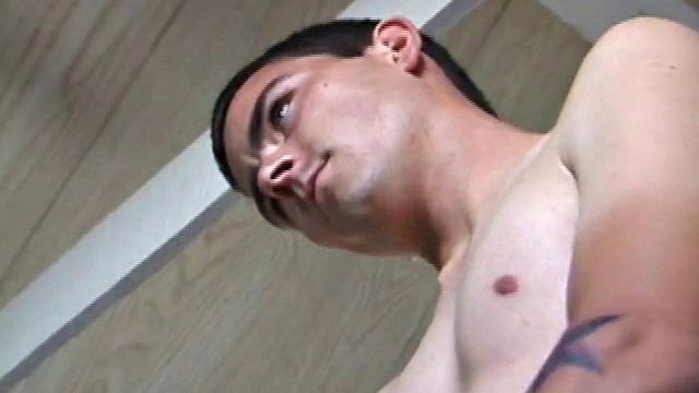 Дан не выдержал - подрочили до мощного оргазма!