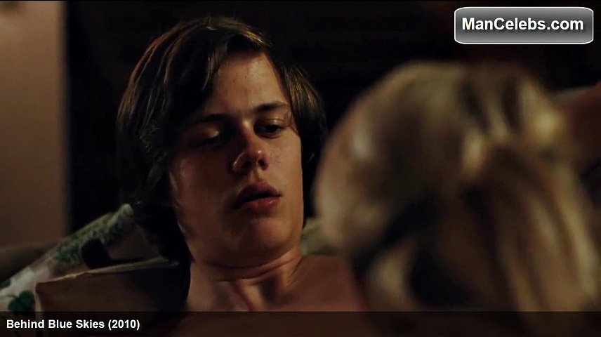 Bill Skarsgard average-sized dick