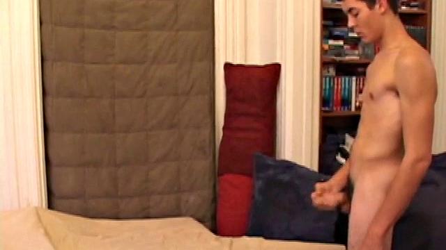 Amateur Brennan Stark Masturbates