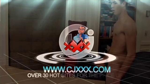 Amateur Brennan Stark Masturbates