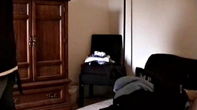 Маршалл решил: зачем женщины, если можно подрочить перед парнем?