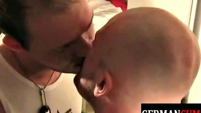 Muscular German DILFs blowing and breeding in trio