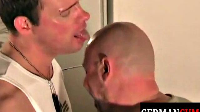 Muscular German DILFs blowing and breeding in trio