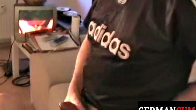 Muscular German DILFs blowing and breeding in trio