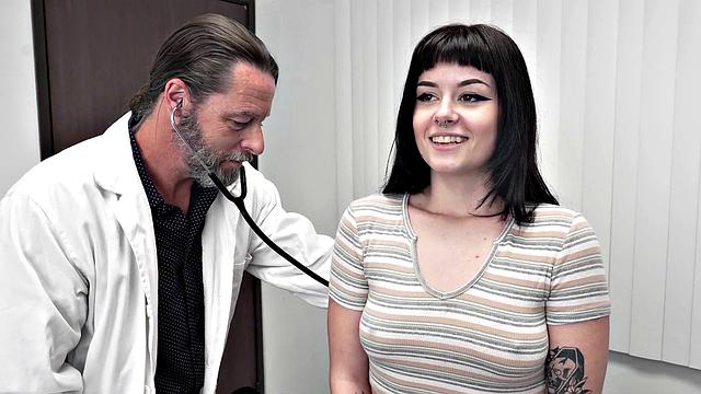 Petite alt babe pussylicked before breeding in doctor's office