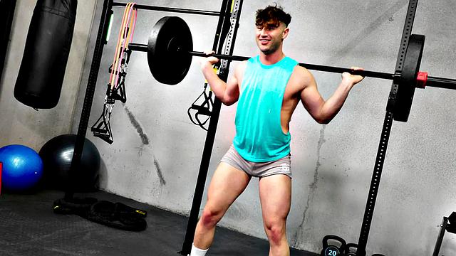 Bulky bf barebacking with stud indoors for cumshots