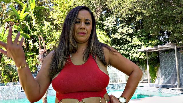 похотливая милфа разносит свингер-вечеринку на части