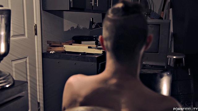 скрытые камеры ловят сандии в душе и наездницу на толстом члене