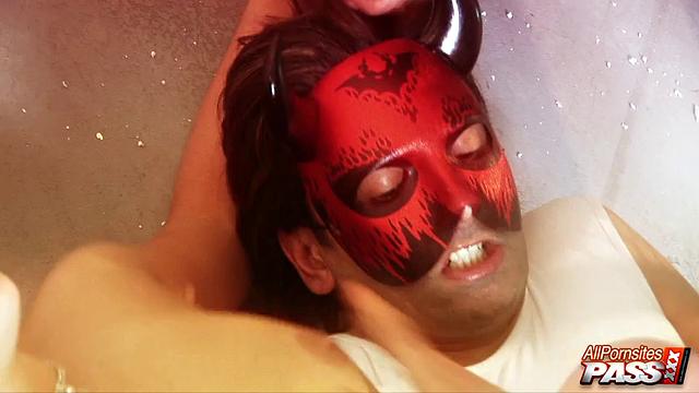 Gabriela Glazer fills every hole