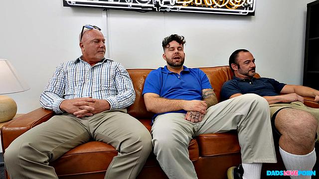 пляжный папаша не удержался перед звездой порно