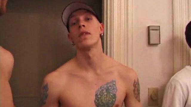 Торк возвращается домой, а парни обкончали его всего