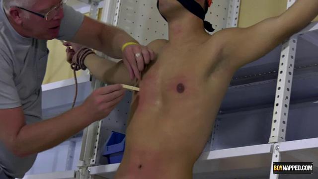 Twink Sucking in Storage Room - Maxxie Wilde & Sebastian Kane