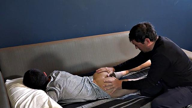 Gaydaddy barebacks 21-year-old Latin bottom until cumshot pleasure