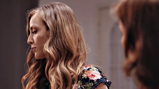 Stepteen practices kissing on milf before oral