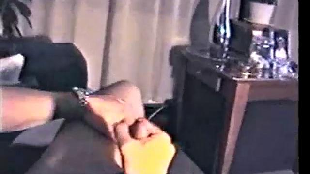 Зак не сдержался и яростно дрочит перед парнем