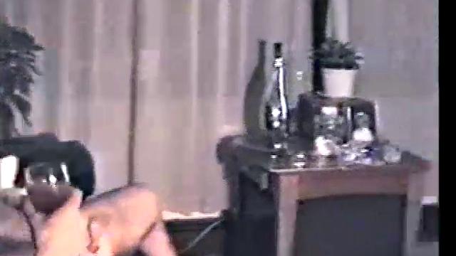 Зак не сдержался и яростно дрочит перед парнем