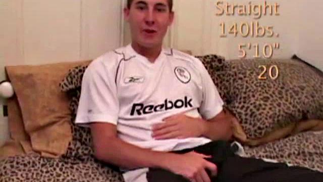 Kiefer Foxx Jerks Off With Toy