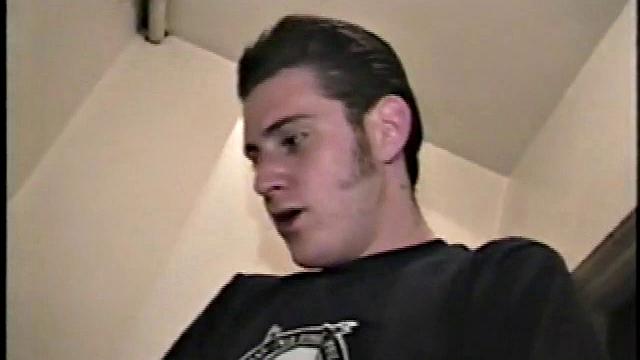 Домашняя дрочка в прачечной, сперма на полу