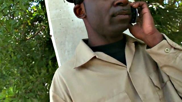 Amateur Black pulled and public fucked outdoor