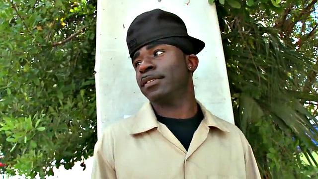 Amateur Black pulled and public fucked outdoor