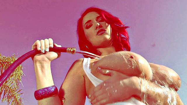 смотри, как катрина кольт получает жёсткий анал в кинотеатре