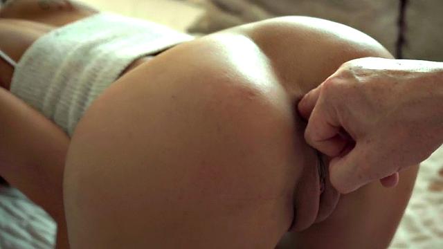 Assfinegred girl gets her asshole spread